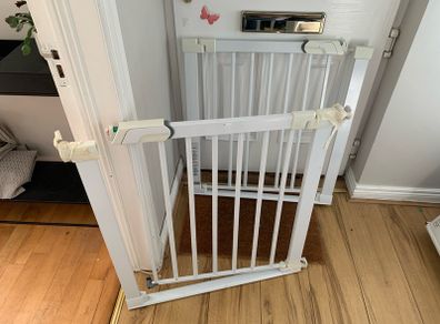 2x low base bar stair gates