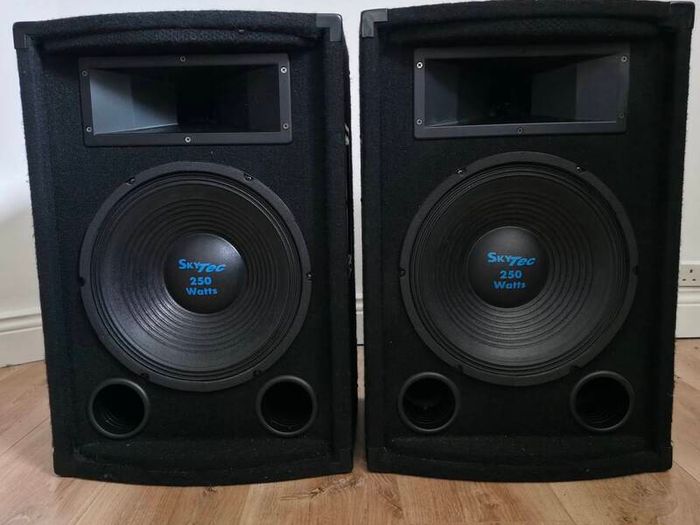 Skytec 2x 250W Speakers