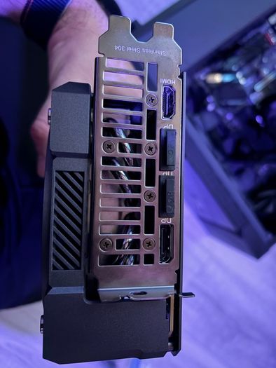 Asus TUF Gaming AMD Radeon RX 9070 OC Edition