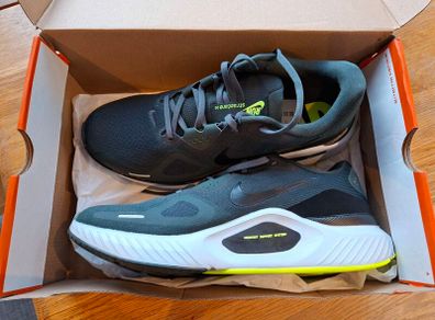 Nike Structure 26 Trainers