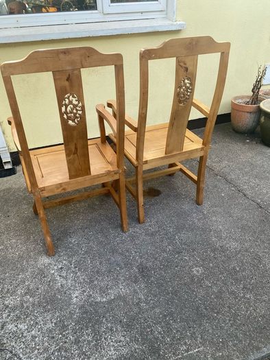 pair of chairs
