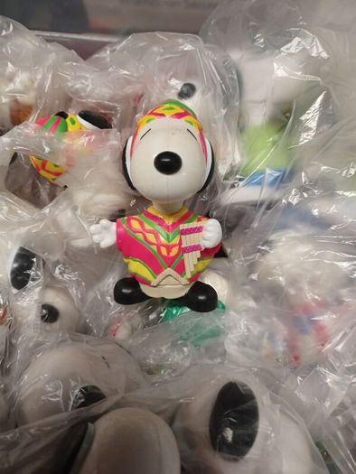 Snoppy toy figures