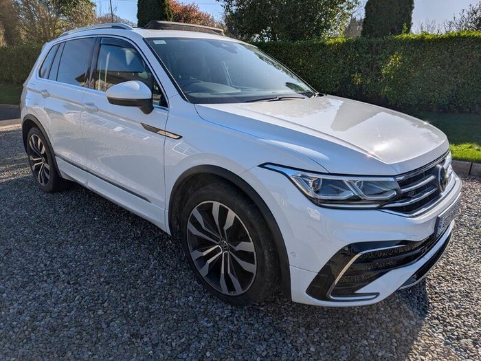 2022 VW Tiguan R-Line 2.0 TDI 150 BHP | Pan Roof
