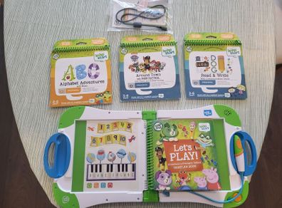 LeapFrog LeapStart Learning System + 3 Books  Excellent Condition
