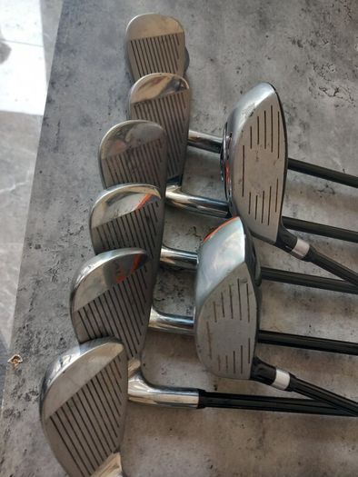 Dunlop golf clubs. Right handed clubs