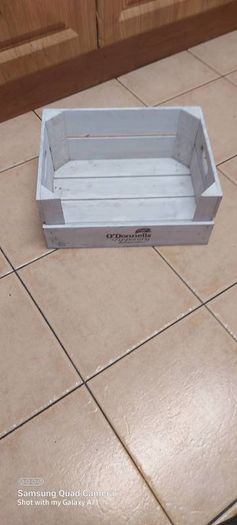 wooden display advertising crisps crate,good condition, buyer collects,or pays postage,