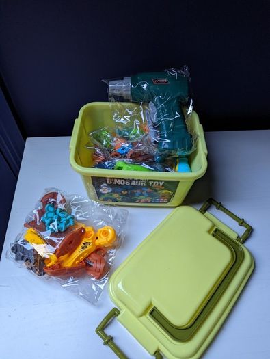 Dinosaur assembly toy
