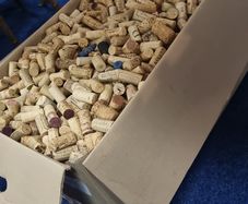 Wine cork-filled box (40x60x35)