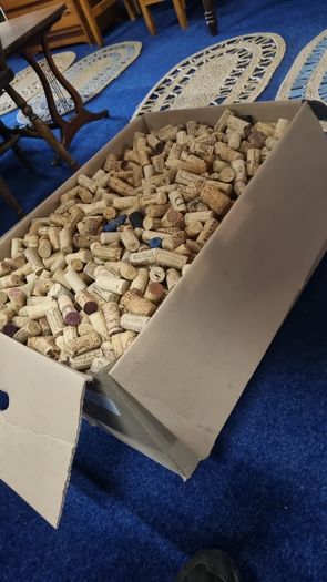 Wine cork-filled box (40x60x35)