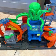 Hot Wheels Octupus Set