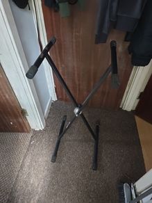synthesizer stand