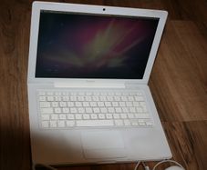 Apple MacBook