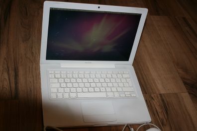 Apple MacBook