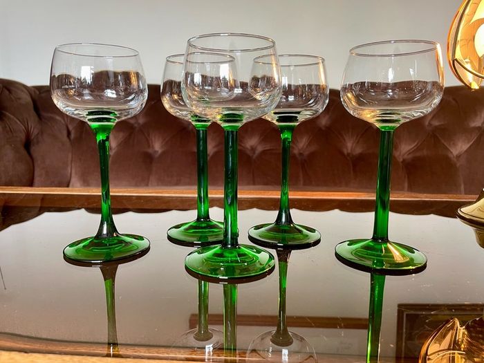 Classic Emerald Green Long Stem Wine Glasses made in France