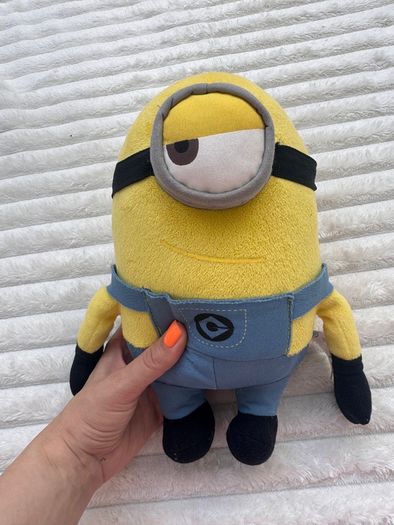Despicable Me 2 Looking Left  Minion Stuart approx. 30 cm. Used Please see photos