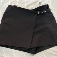 Black skirt shorts