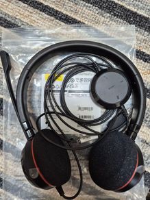Headphones with microphone
