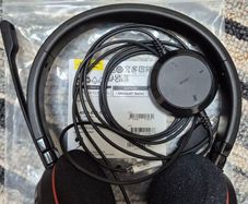 Headphones with microphone