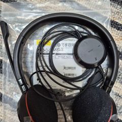 Headphones with microphone