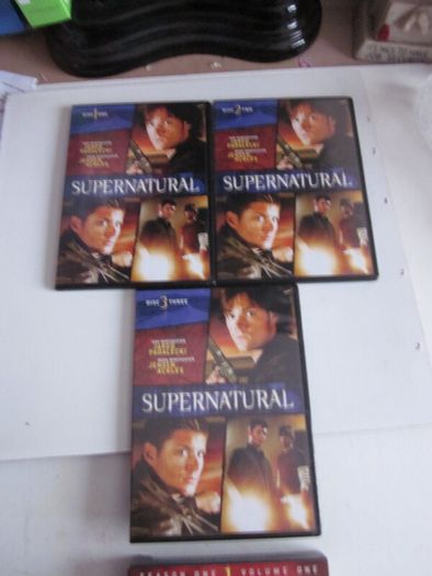 Supernatural Seasons 1 to 3  (17 DVD's)