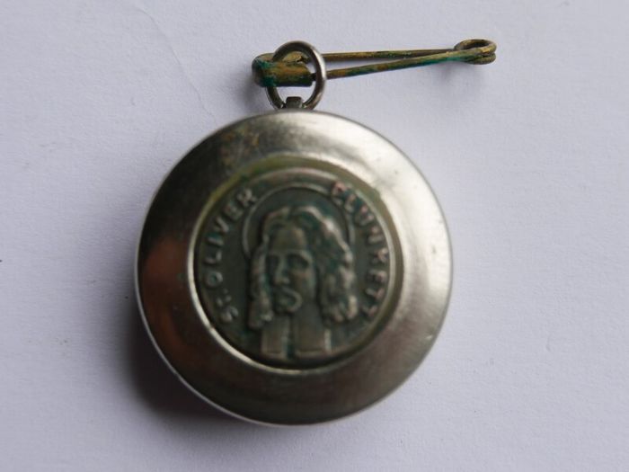 RELIC Catholic Saint Medal Reliquia