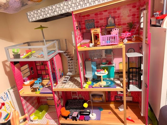 Kidkraft wooden doll house and accessories