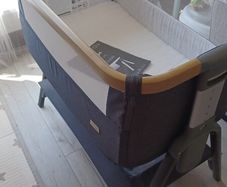 Baby cot / crib / side sleeper
