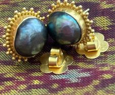 Carolyn Tyler Designer 22ct Gold & Tahitian Pearl Earrings
