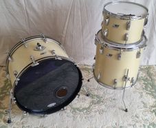Ludwig 70s 3 ply drum set kit 13 16 22 blue and olive faded silver sparkle