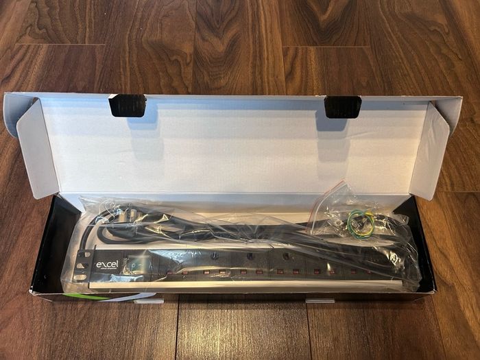 Excel 6 Way Horizontal PDU 6x UK Socket Passive 13A UK Plug Switched