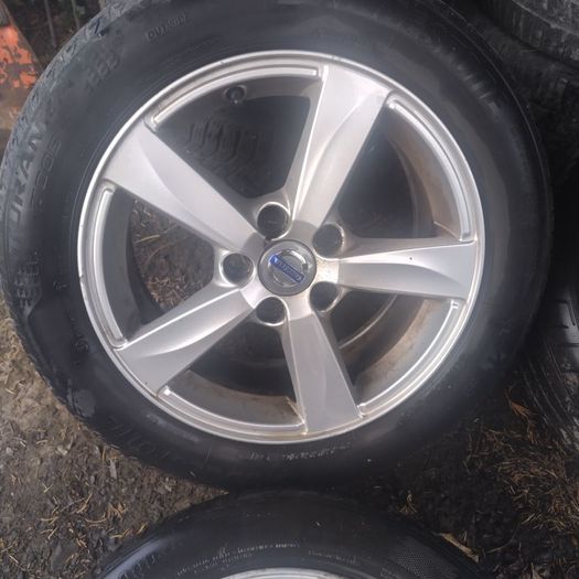 Volvo 16" set of alloys wheels