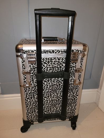 Beauty case on wheels Like New