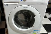 Indesit 10kg 1600 spins Washing Machine ( FOR PARTS ONLY)