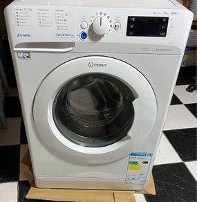 Indesit 10kg 1600 spins Washing Machine ( FOR PARTS ONLY)