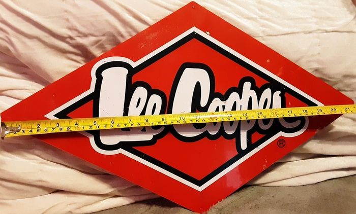 lee Cooper sigh