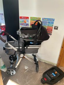 Travel system with isofix base