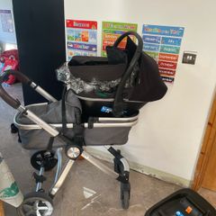 Travel system with isofix base