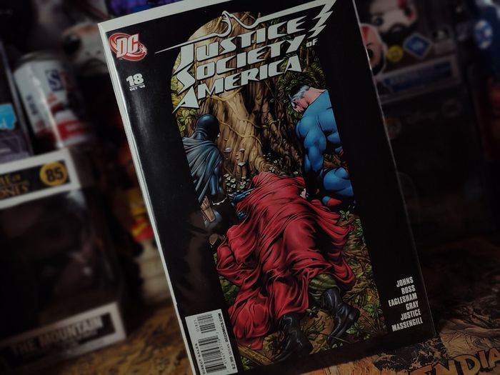Justice Society of America ! Issue #18 ! Dale Eaglesham Retailer Incentive Cover ! Limited to 1 in 10 ! 2008 ! by DC Comics !