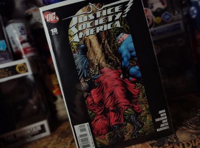 Justice Society of America ! Issue #18 ! Dale Eaglesham Retailer Incentive Cover ! Limited to 1 in 10 ! 2008 ! by DC Comics !