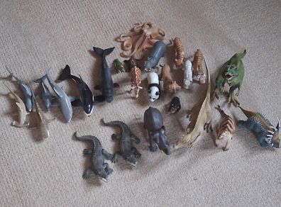 25 Schleich animals