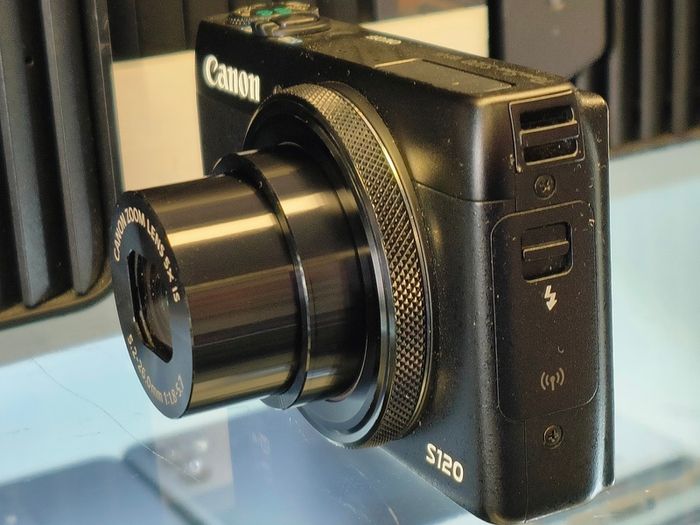 Canon PowerShot S120 Digital Camera w/ 12.1 MP 1/1.7 Inch Sensor & Wi-Fi Enabled Black/ Used