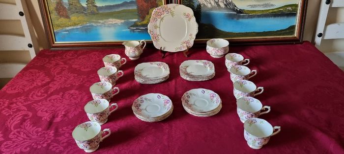 Vintage 33 Piece Royal Albert Crown China Floral Spray Tea Set For 10 Person Setting Made In England