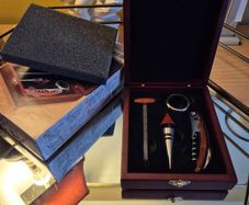 4 piece Wine Sommelier Set in Presentation Box, New, AV
