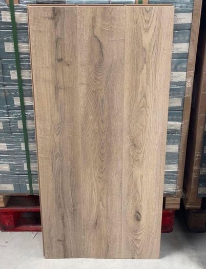 NEW 8mm Laminated Flooring FREE DELIVERY