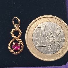 Vintage 9ct  gold ruby pendant