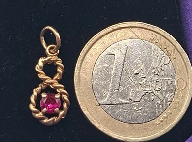 Vintage 9ct  gold ruby pendant