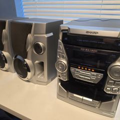 Sharp Hi Fi System - twin cassette, 3 disc & radio