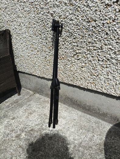 broken mic stand