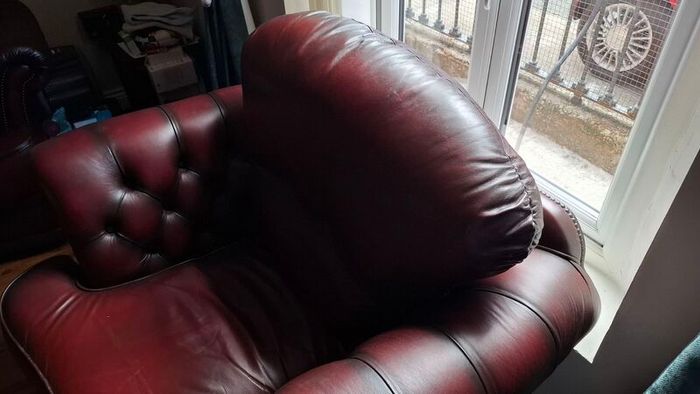 Leather Chesterfield 3 piece suite ( 3-2-1 with sprung pullout bed)