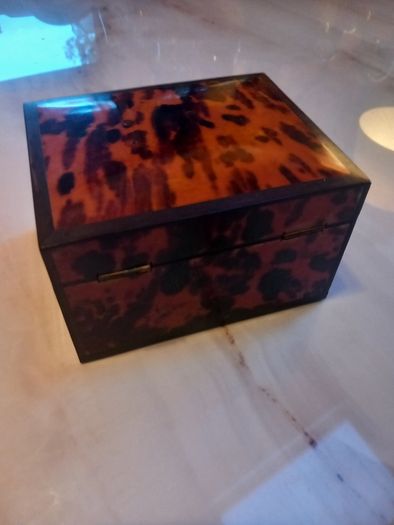 Tortoise shell antique trinket box, probably French, stunning, D18 free reg post
